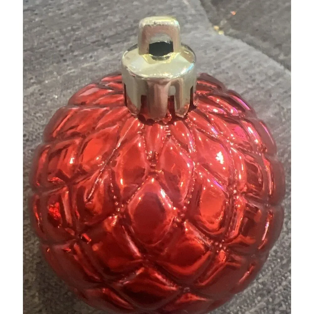 Lot of 4 VNT Red Molded Plastic Un-Breakable Christmas Ornaments 2‎ Round 2 Top